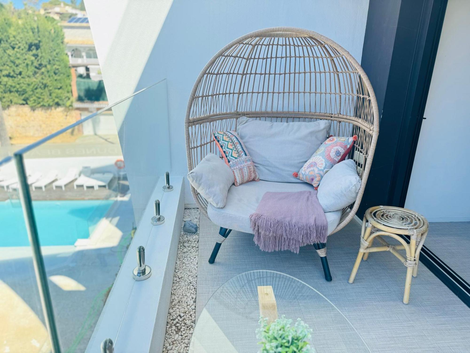Modern Holiday Apartments *