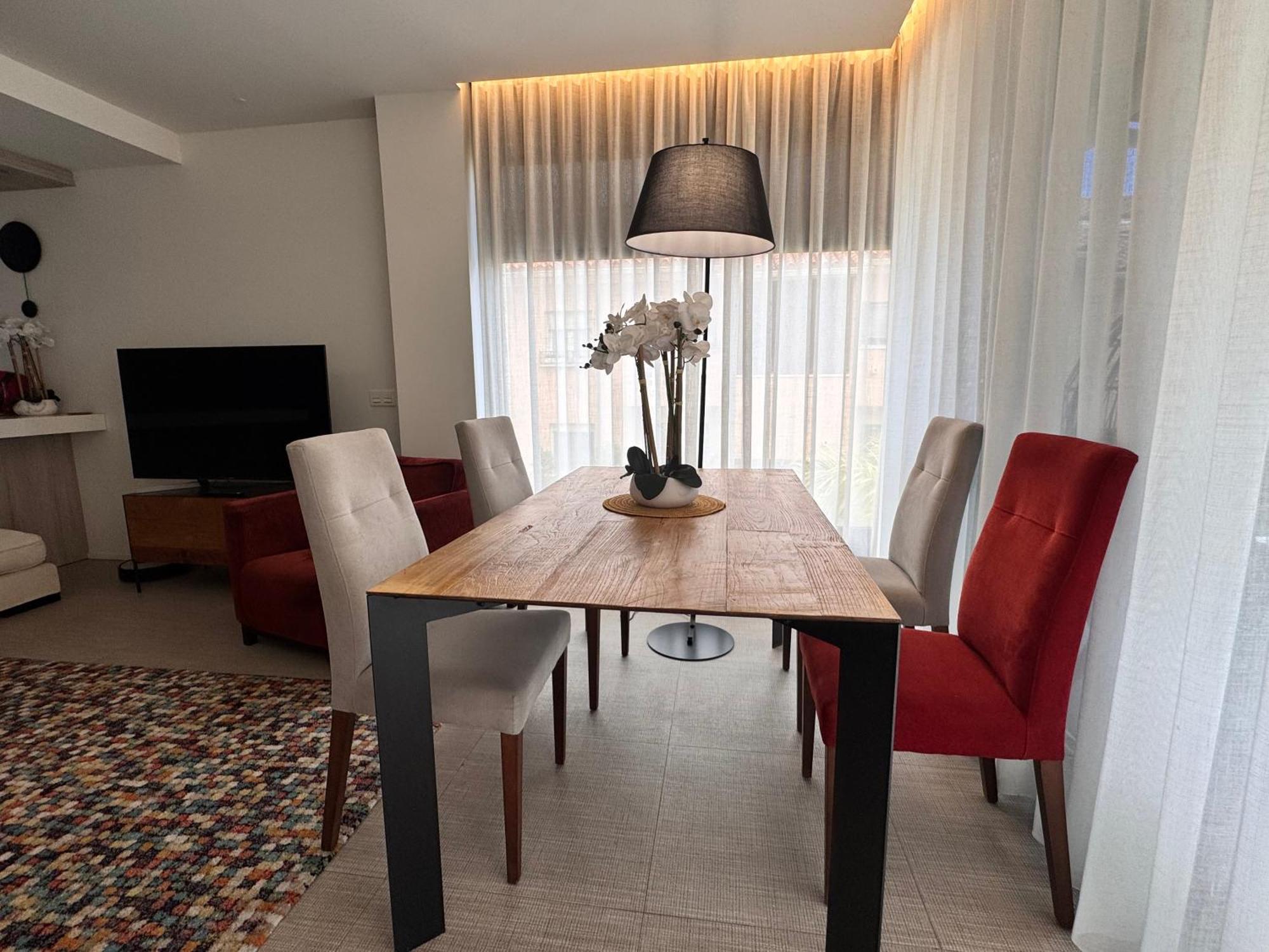 Modern Holiday Apartments *